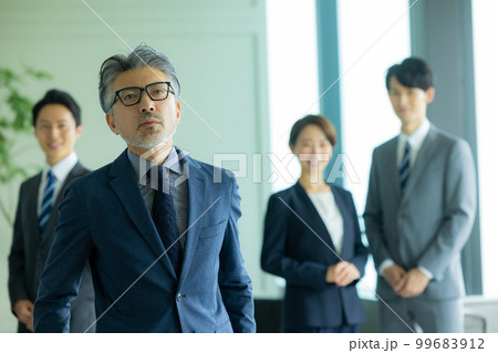 ビジネスシーン ビジネスシーン 99683912
