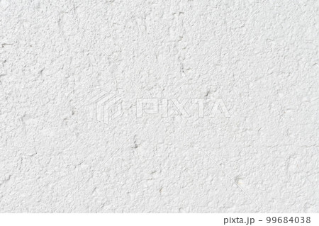 塗料が塗られたコンクリートの壁のアップ 99684038