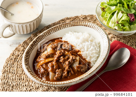 トマトをじっくり煮込んだ、牛サーロインのハヤシライス 99684101