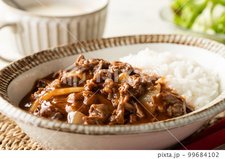 トマトをじっくり煮込んだ、牛サーロインのハヤシライス 99684102