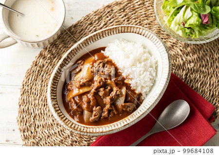 トマトをじっくり煮込んだ、牛サーロインのハヤシライス 99684108