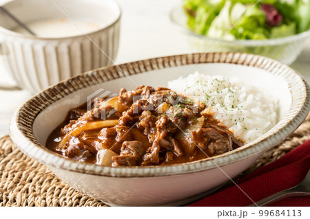 トマトをじっくり煮込んだ、牛サーロインのハヤシライス 99684113