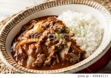 トマトをじっくり煮込んだ、牛サーロインのハヤシライス 99684117