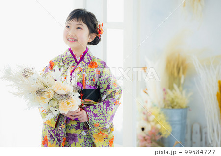 着物の女の子 99684727