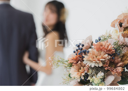 ウェディング　新郎新婦　 99684802