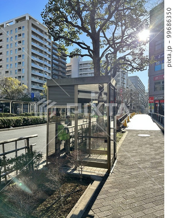 車椅子のまま入れる大きな公衆電話、電話BOX 99686350