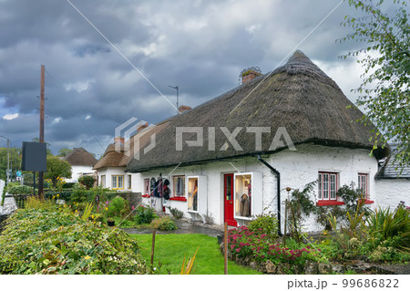 Street in Adare, Ireland 99686822