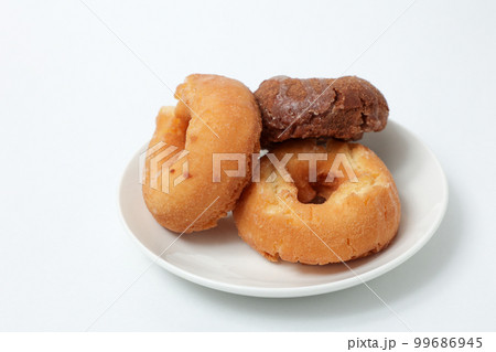ドーナツ、パン、洋菓子、ブレッド、スイーツ、デザート、食べ物、お菓子、おやつ、菓子 ドーナツ、パン、洋菓子、ブレッド、スイーツ、デザート、食べ物、お菓子、おやつ、菓子 99686945