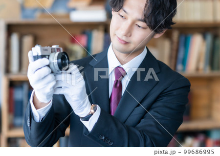 中古カメラを査定をする買取専門業者 中古カメラを査定をする買取専門業者 99686995