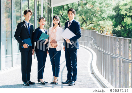 ビジネスチーム 99687115