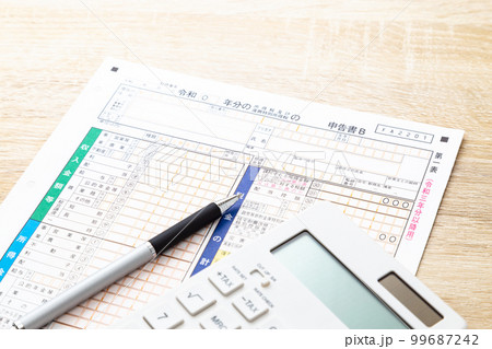 確定申告の書類 99687242