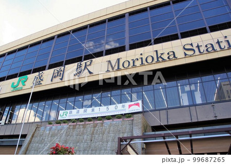 盛岡の街並み JR盛岡駅と看板 盛岡の街並み JR盛岡駅と看板 99687265