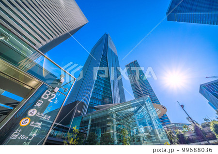 日本の東京都市景観 虎ノ門ヒルズやB2出口、虎ノ門ヒルズステーションタワーなどを望む 99688036