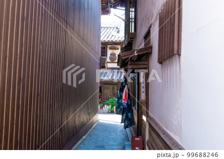 【重要伝統的建造物群保存地区】鞆町　初秋の路地の風景2　広島県福山市 99688246