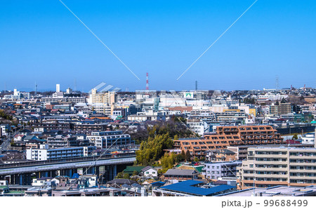 日本の横浜都市景観　たまプラーザ駅などを望む 99688499