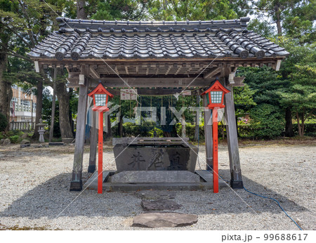 Washing pavilion, chozu-ya or temizu-ya, at Anamizuomiya shinto shrine, Japan. Washing pavilion, chozu-ya or temizu-ya, at Anamizuomiya shinto shrine, Japan. 99688617