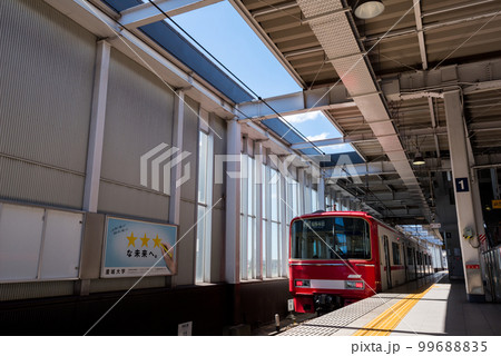 【太田川駅】発車を待つ河和線の普通電車 【太田川駅】発車を待つ河和線の普通電車 99688835
