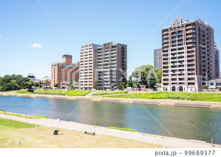 【乙川】川沿いのマンションや神社 99689377