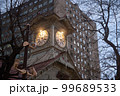夕暮れ時の札幌時計台 99689533