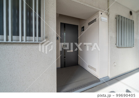 マンションの玄関 99690405