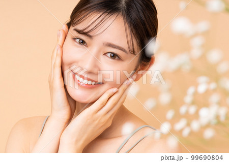 若い女性のビューティ 99690804