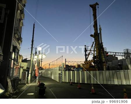 朝焼け 午前5時の沼袋駅 朝焼け 午前5時の沼袋駅 99691906