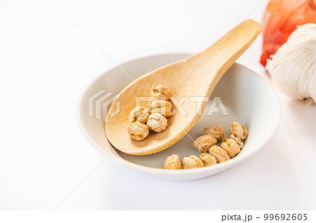 木べらとひよこ豆 木べらとひよこ豆 99692605