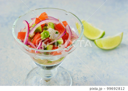 メキシコ料理のセビーチェ 99692812