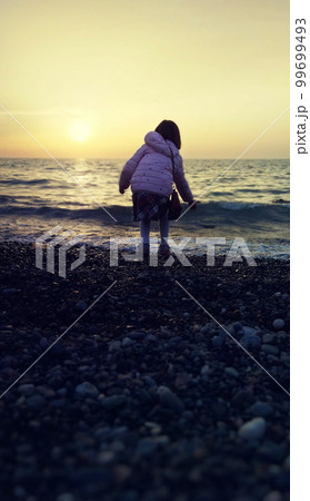 Little girl at the beach 99699493