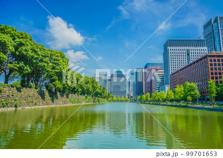 丸の内の高層ビル群 99701653