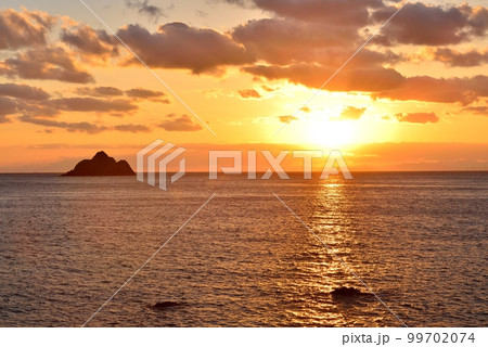 白崎海洋公園からの夕日 99702074