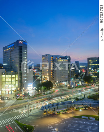 富山_駅前ロータリーの絶景夕景 99702703