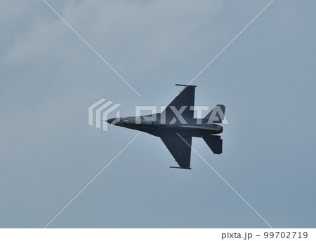 在日米軍F-16戦闘機 機動飛行 在日米軍F-16戦闘機 機動飛行 99702719