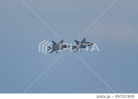 ステルス戦闘機 F-35A 編隊飛行 99702900