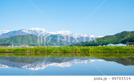 大町市から望む残雪の北アルプス（5月） 99703514