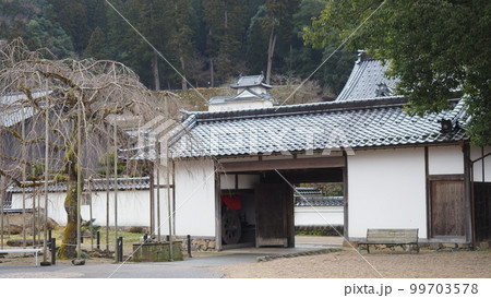 家老屋敷長屋門と出石城 99703578