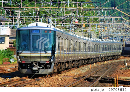 【JR西日本】223系 新快速(琵琶湖線:山科駅) 【JR西日本】223系 新快速(琵琶湖線:山科駅) 99703652