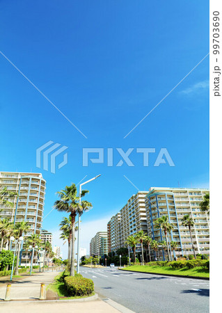 青空の街並み マンションの風景 青空の街並み マンションの風景 99703690