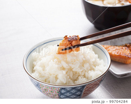 鮭の西京焼きとごはん 99704284
