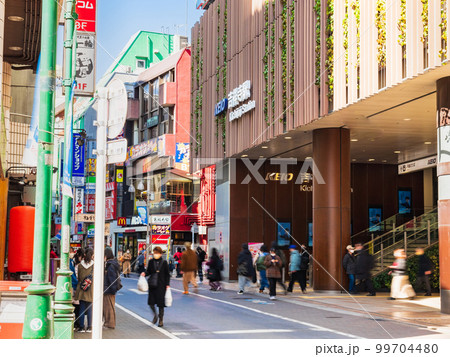 東京　吉祥寺駅南口　※一部ソフトフォーカス 99704480
