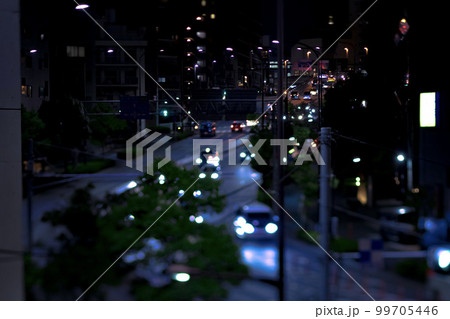 ミニチュア風・山手通りの夜景【交通イメージ】 99705446