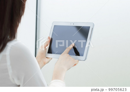 close up.businesswoman clicking on the screen of the digital tablet 99705623