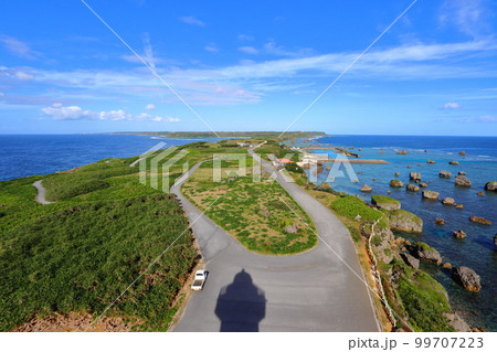 東平安名崎の平安名埼灯台からの景色 東平安名崎の平安名埼灯台からの景色 99707223