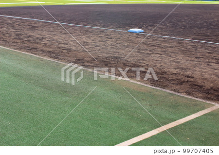 【愛媛県松山市】　坊っちゃんスタジアム　三塁ベース 99707405