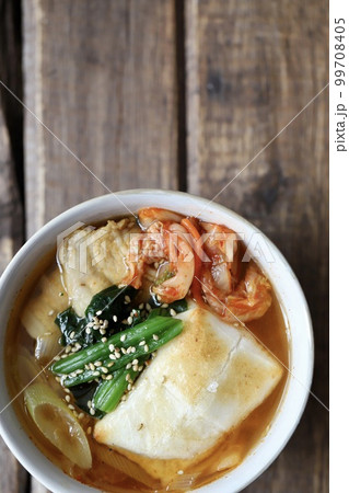 残ったお餅のアレンジ雑煮 豚キムチ雑煮 残ったお餅のアレンジ雑煮 豚キムチ雑煮 99708405