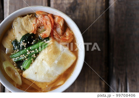 残ったお餅のアレンジ雑煮　豚キムチ雑煮 99708406