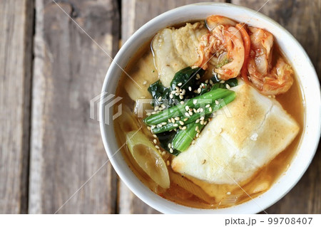 残ったお餅のアレンジ雑煮 豚キムチ雑煮 残ったお餅のアレンジ雑煮 豚キムチ雑煮 99708407