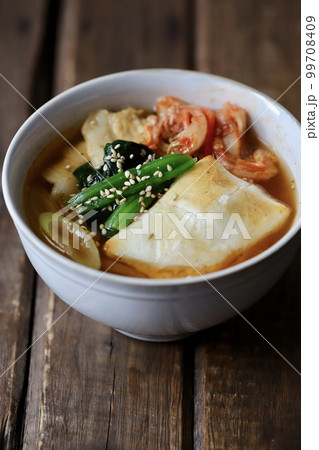残ったお餅のアレンジ雑煮 豚キムチ雑煮 残ったお餅のアレンジ雑煮 豚キムチ雑煮 99708409