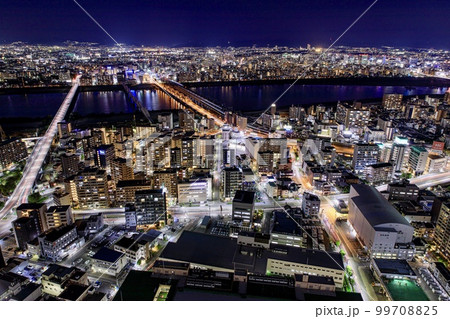 大阪府 梅田スカイビルから眺める大阪の夜景(淀川方面) 大阪府 梅田スカイビルから眺める大阪の夜景(淀川方面) 99708825