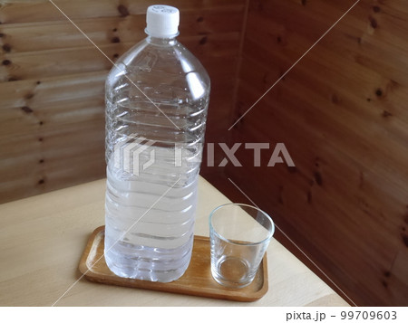 ペットボトルの水 ペットボトルの水 99709603